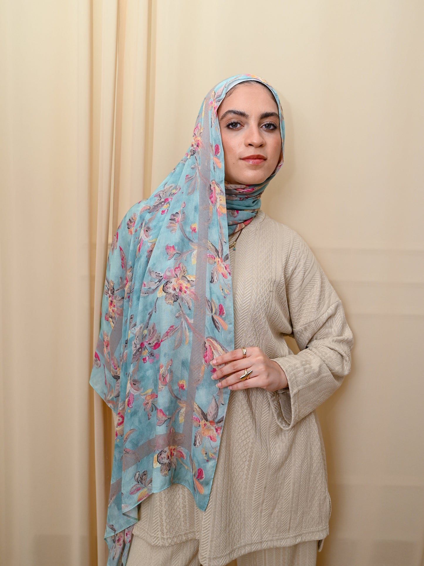 Tinted Fayrouz in Modal