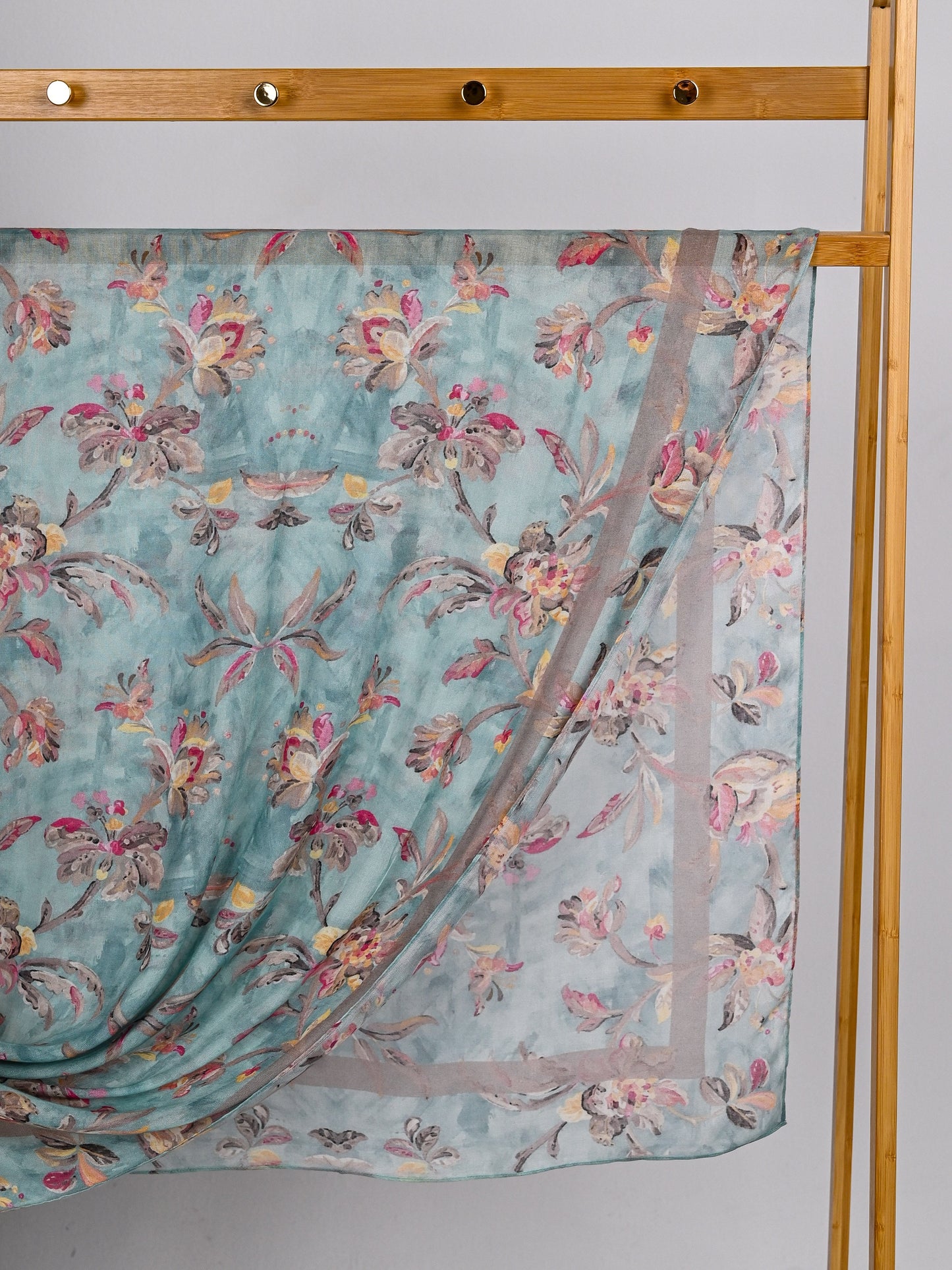 Tinted Fayrouz in Modal