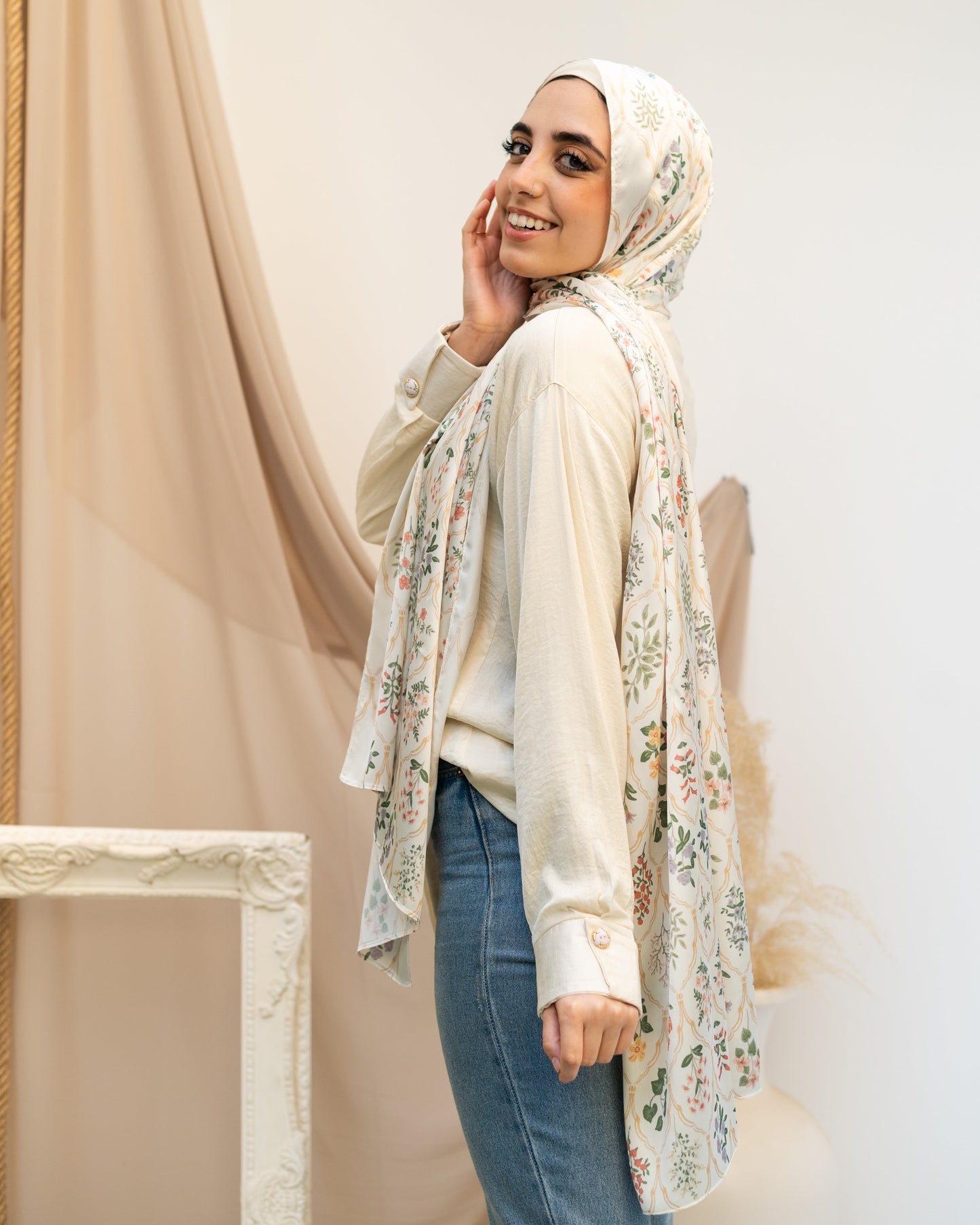 Goldy Motifs in Satin