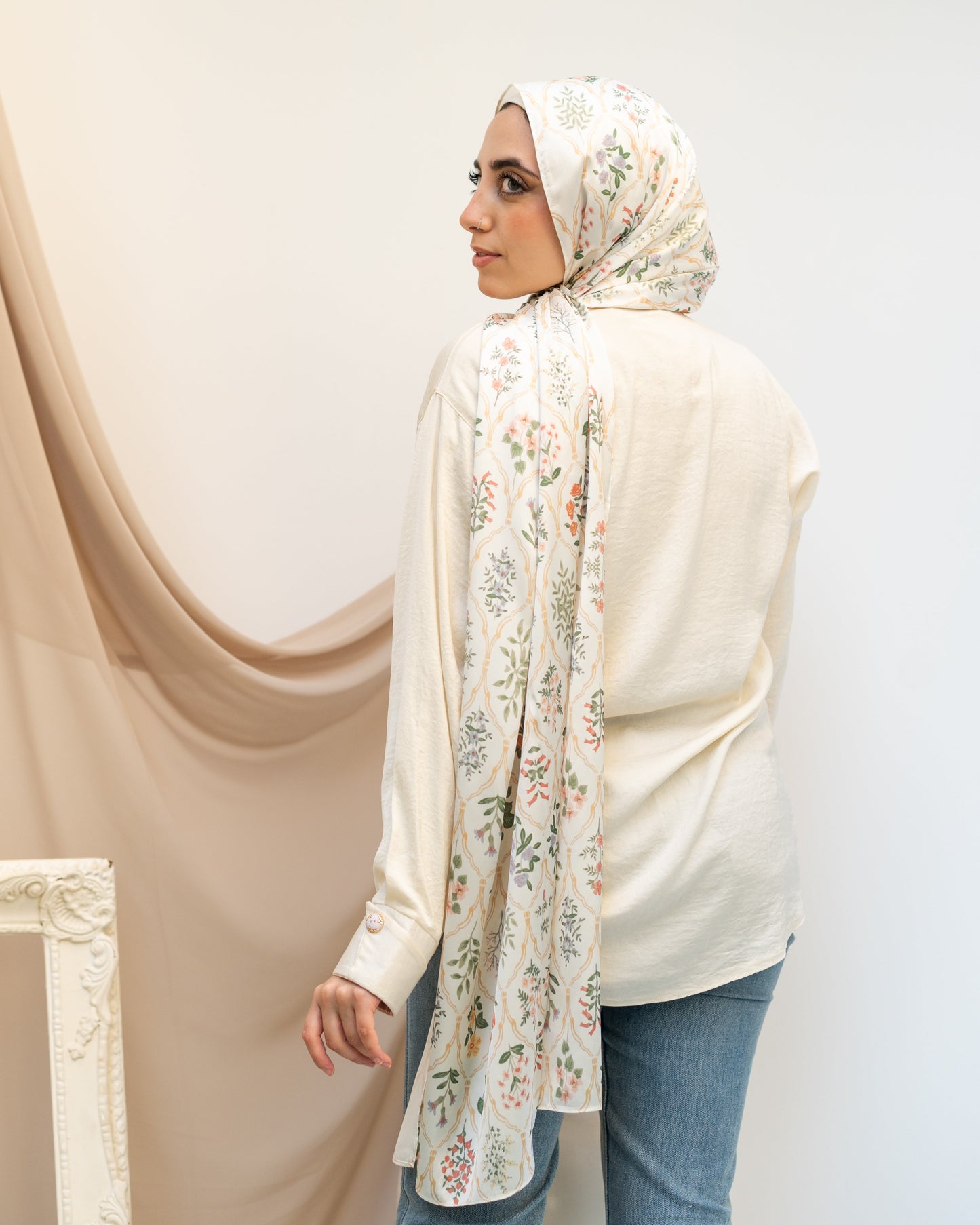 Goldy Motifs in Satin